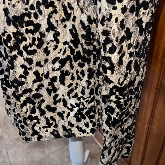 Women's Miss Me Black Velvet and Lace Pattern/Cream Top L - Picture 4 of 7
